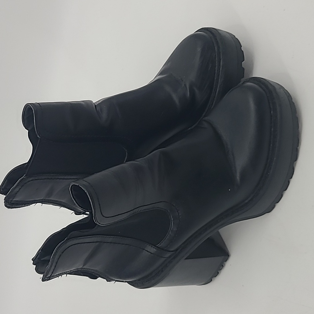 Madden girl kamora black leather platform boots size 8